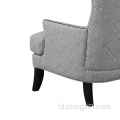 Nail Head Grey Multi Fabric Armed Accent Chair dengan Kaki Kayu Solid